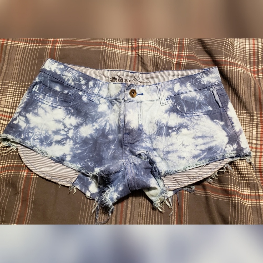 5/$30 Element distressed Jean shorts